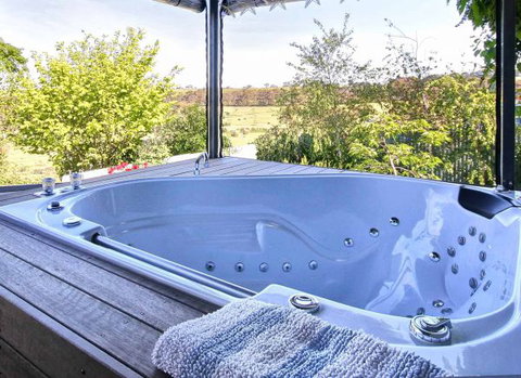 A Way To Relax At Welcome Springs Country Stays - Surfers Gold Coast 1